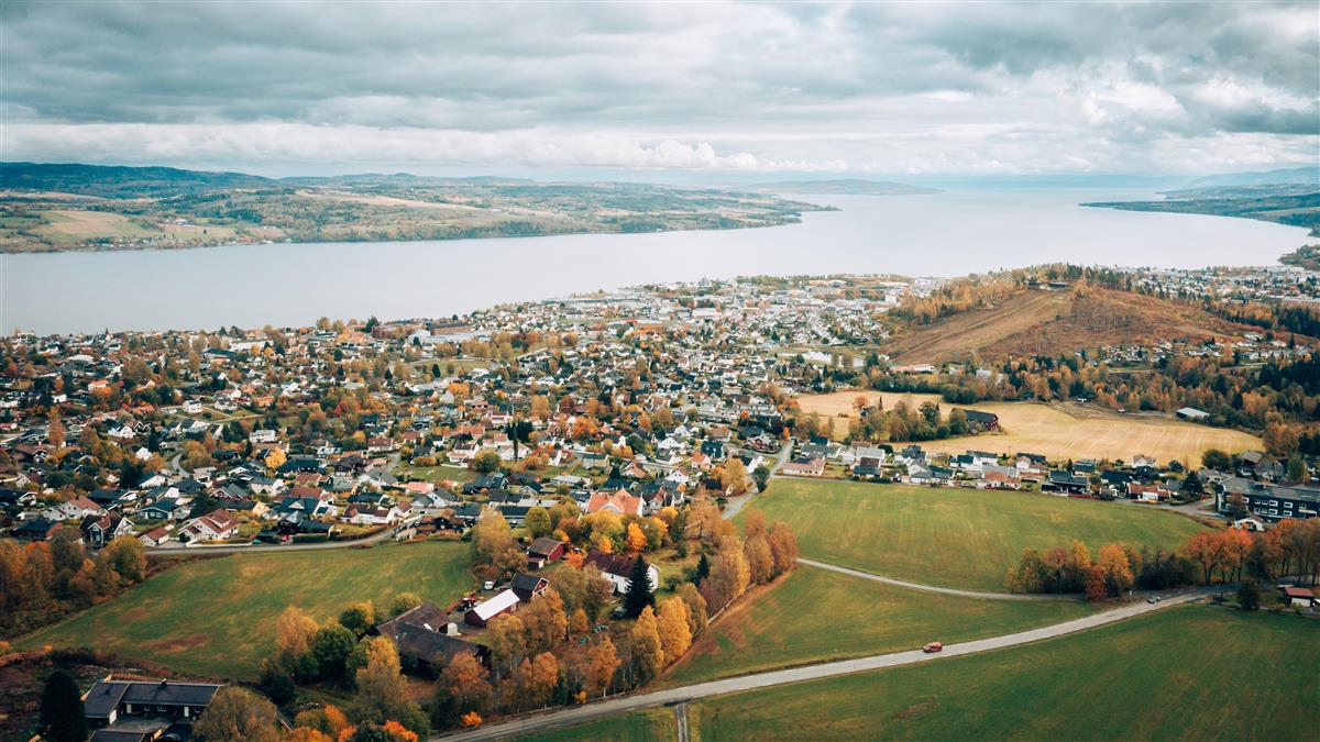 Dronefoto av Gjøvik senturm - Klikk for stort bilde