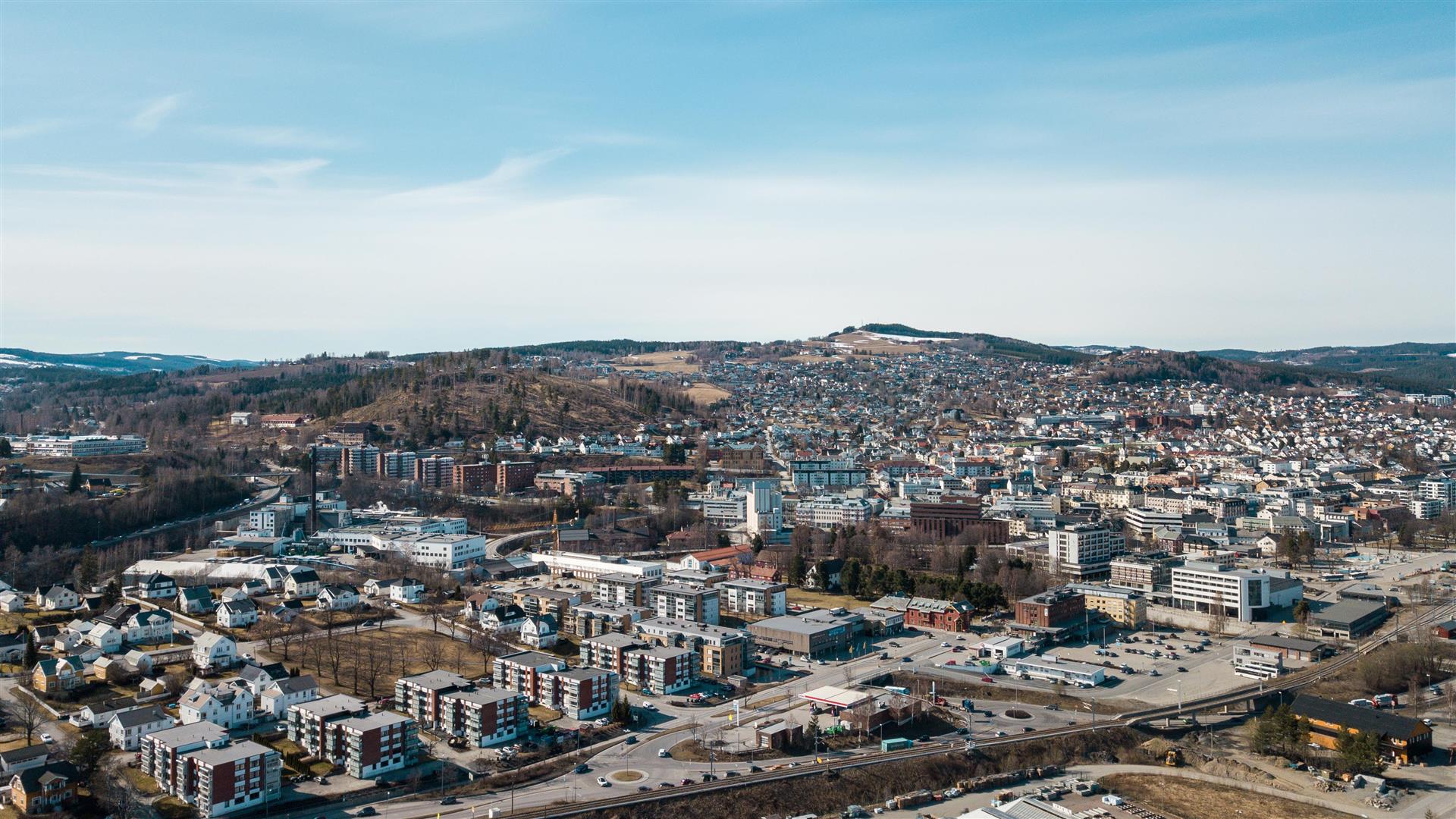 Dronebilde av Gjøvik sentrum