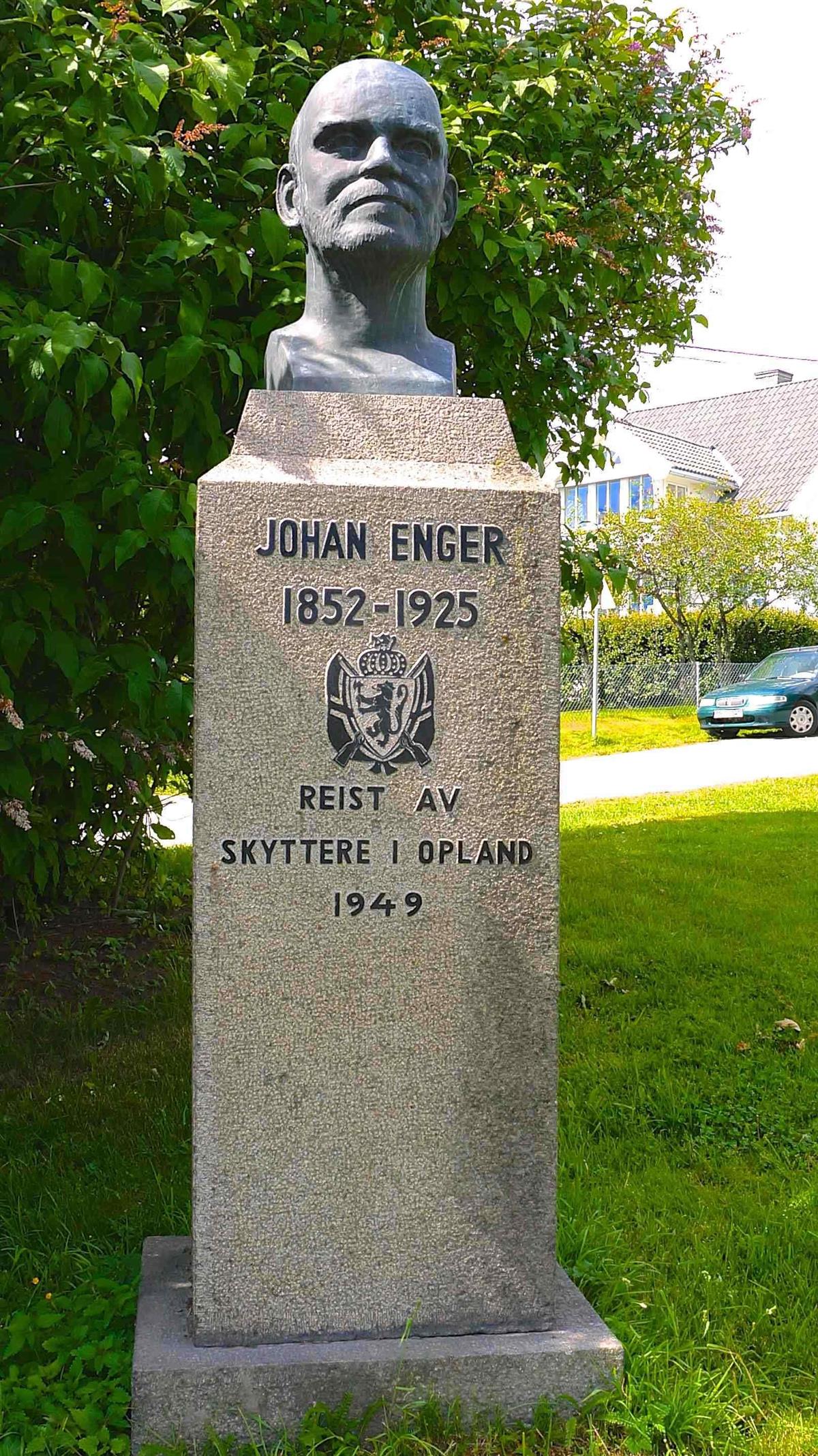 Johan Enger skulptur - Klikk for stort bilde