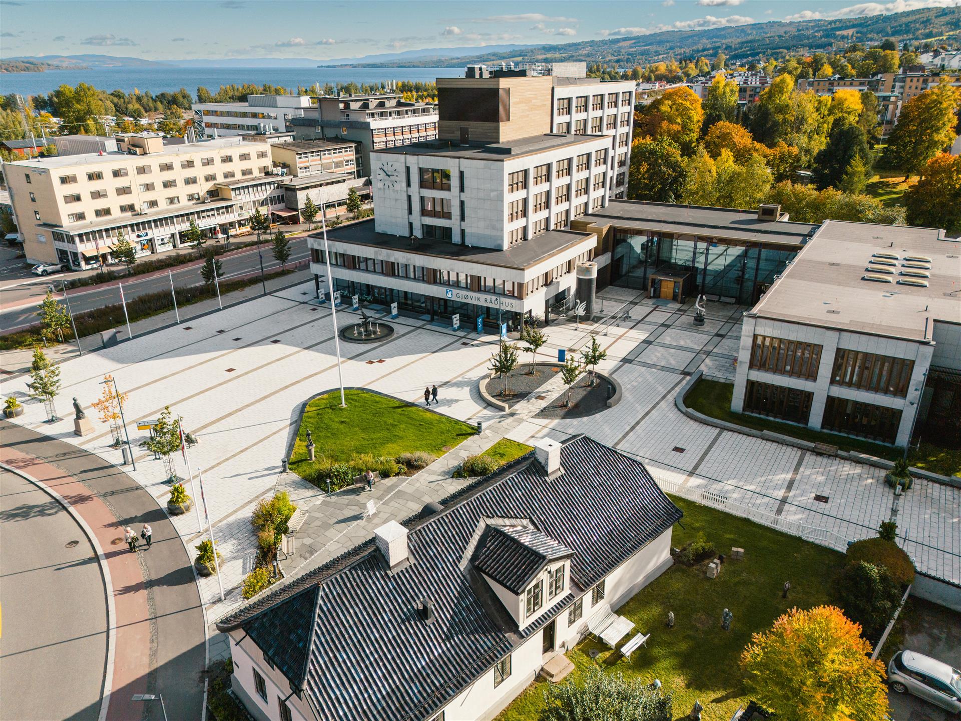 Gjøvik rådhus sett fra lufta