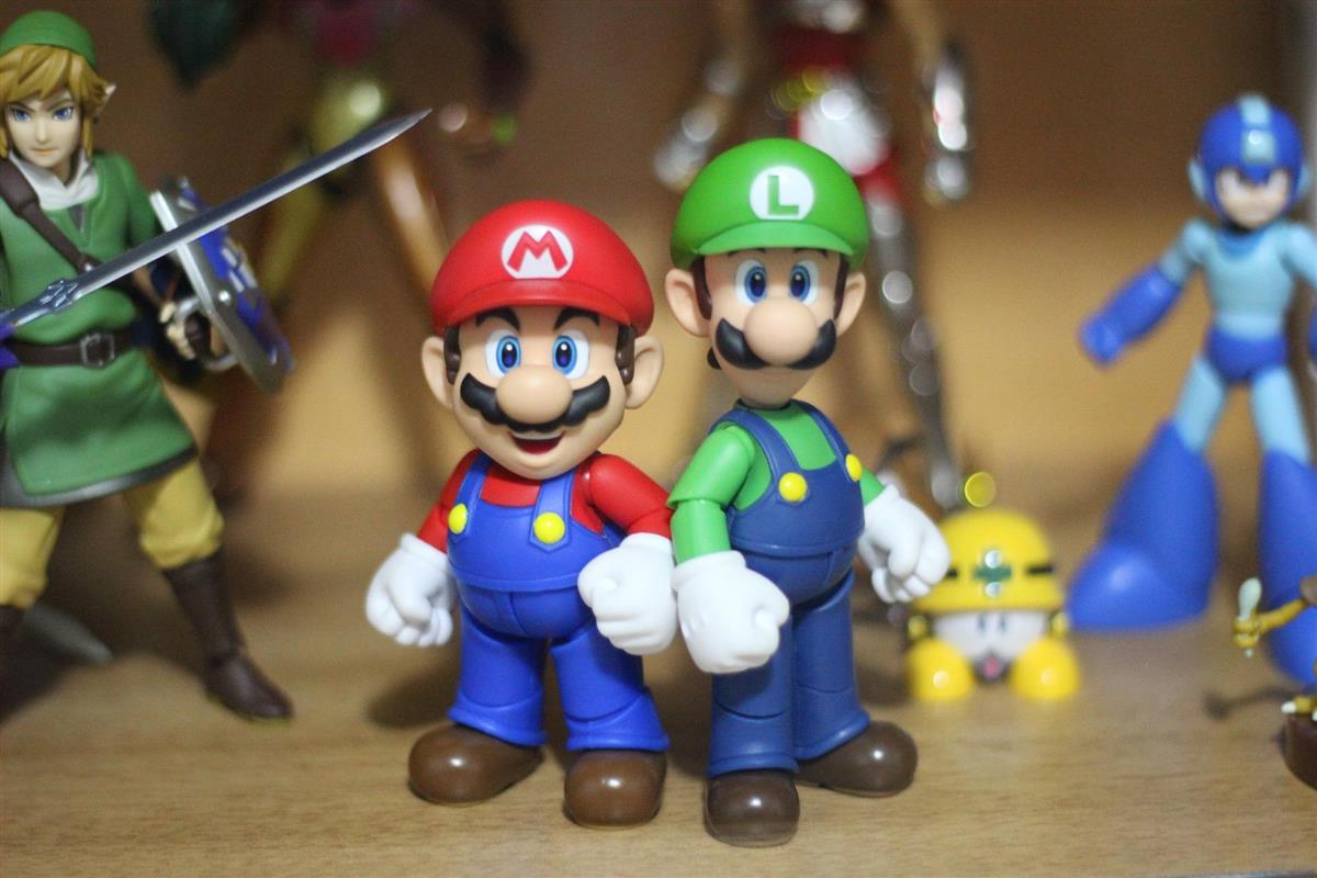 Figurer av super mario, luigi og andre fra Nintendo - Klikk for stort bilde